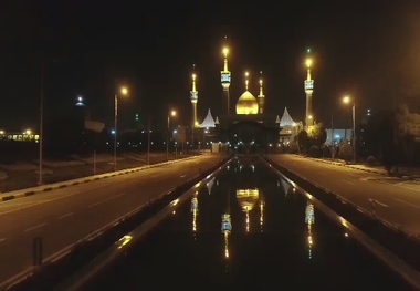 قرائت مناجات شعبانیه با صدای حاج محمدرضا غلامرضازاده در حرم مطهر امام‌راحل