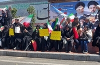 جشن پیروزی در میدان انقلاب