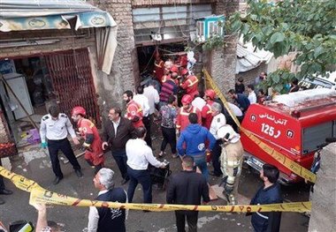 آتش‌سوزی در یکی از پاساژهای خیابان جمهوری تهران/ فیلم

