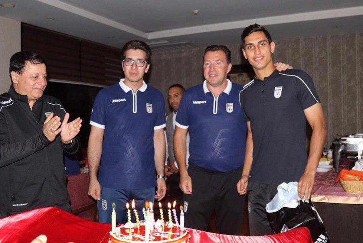 جشن تولد محمد نادری در اردوی تیم ملی/عکس