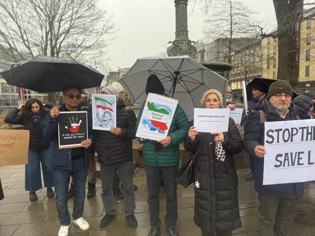 تجمع اعتراضی در گوتنبرگ برای محکومیت تجاوز نظامی آمریکا و اسرائیل علیه ایران + تصاویر