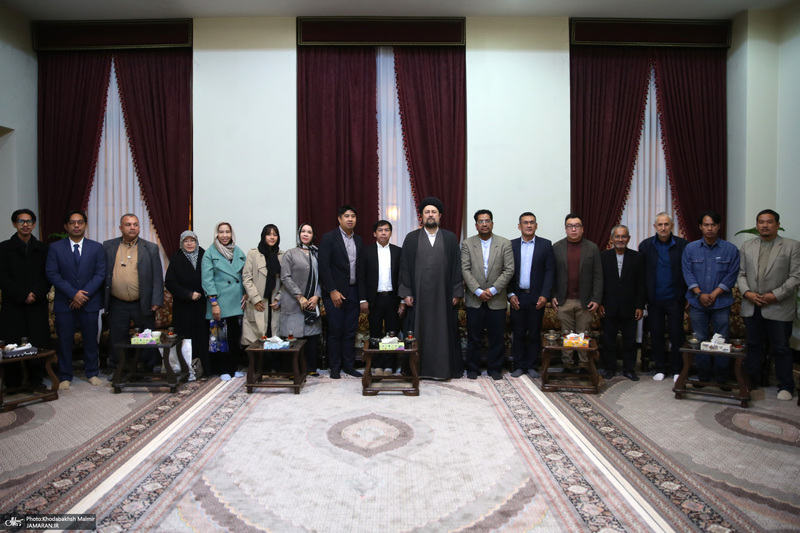 دیدار جمعی از اساتید ودانشجویان کشور تایلند با سید حسن خمینی