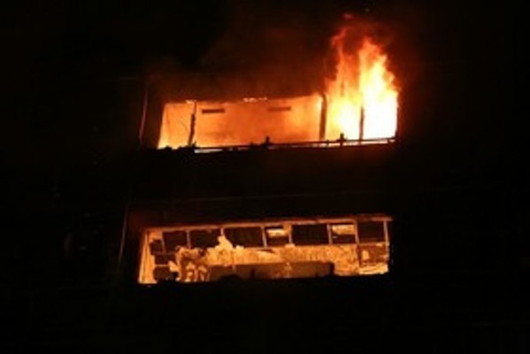 یک واحد آپارتمانی در ساوه دچار آتش سوزی شد