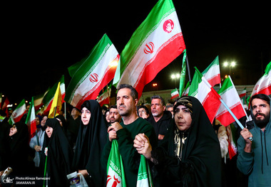 بیست و سومین شب اجتماع پرشور مردمى در میدان انقلاب 