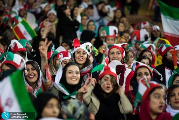 زنان ایرانی تماشاگر بازی تیم ملی با روسیه