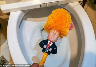 فروش فرچه‌ توالت به شکل ترامپ! + تصاویر