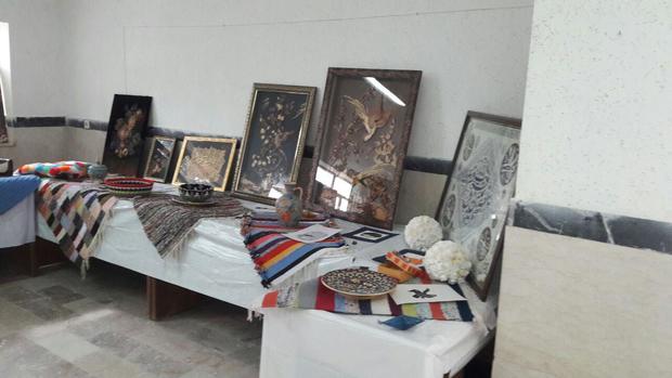 نمایشگاه نقاشی و صنایع دستی توانجویان در کنگاور گشایش یافت
