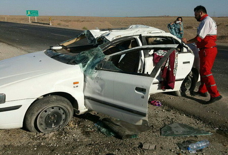 7 نفر بر اثر واژگونی خودرو سمند در جاده بادرود - اردستان مصدوم شدند