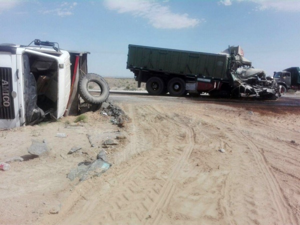 تصادف دو دستگاه کامیون در کیلومتر 36محور بردسکن به طبس