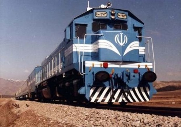 نقص لوکوموتیو، قطار کرمان - مشهد را متوقف کرد