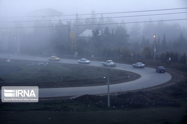 جاده های بروجرد مه گرفته و غبارآلود است