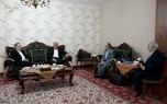 دیدار عراقچی با پدر زندانی ایرانی در ترکیه + عکس