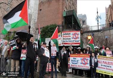 عکس/ تظاهرات علیه طرح ترامپ مقابل ساختمان سازمان ملل
