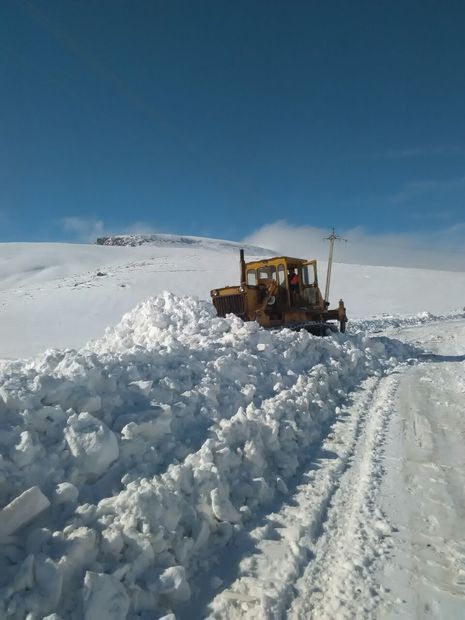 برف راه 50 روستای ورزقان را مسدود کرد