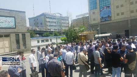 کارکنان مترو تهران در اعتراض به مدیریت این شرکت تجمع کردند