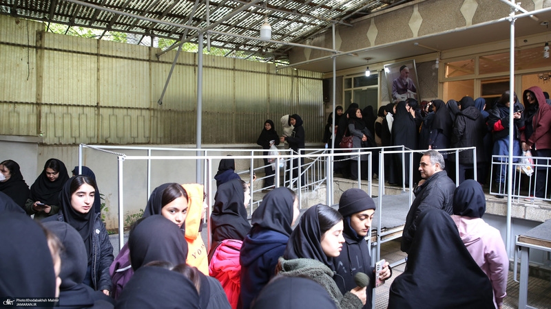 ورکشاپ هنر ی دانش آموزان هنرستان یادگار امام در حسینیه جماران