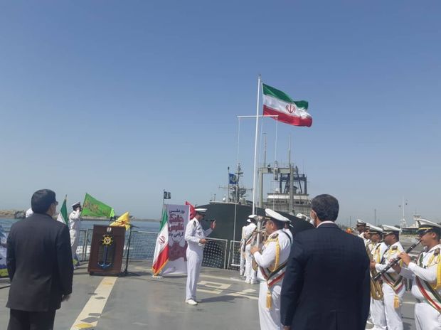 پرچم جمهوری اسلامی ایران بر فراز ناوشکن جماران به اهتزاز درآمد