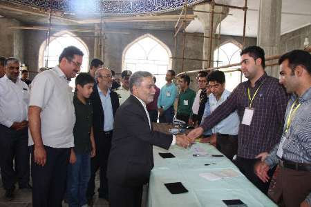 استاندار: حضور مردم یزد در انتخابات قابل تحسین است