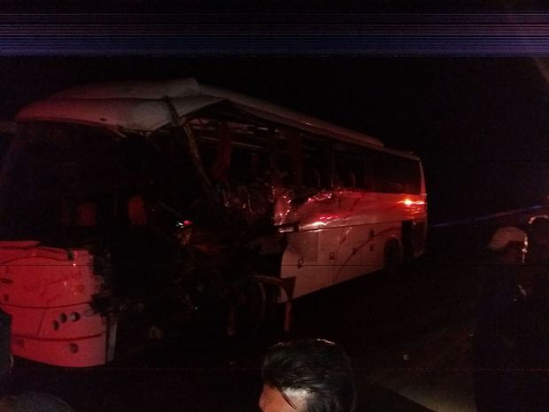 برخورد کامیون با اتوبوس در جاده نورآباد - نهاوند ۱۲ مصدوم و ۲ کشته داشت