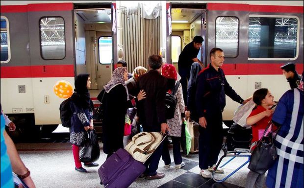 مسافران اهواز - مشهد از خاموشی کولرهای قطار گلایه کردند