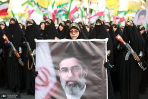 راهپیمایی دختران «جان‌فدای ایران» -۱