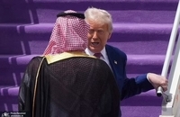 تصاویری از استقبال بن‌سلمان از ترامپ در فرودگاه ملک‌خالد ریاض (1)