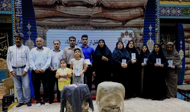 ۹ یادگار شهید محله الشهدا بندرعباس تجلیل شدند