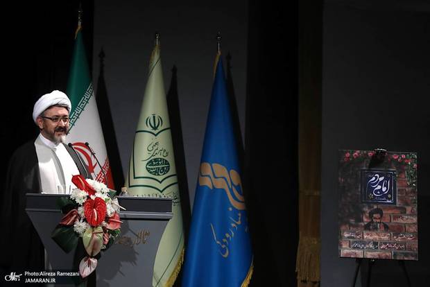 کمساری: ان تعبیر (امام الأمة) صریح جدا، واضح وشاعری، ویشیر إلى حقیقة لا مثیل لها فی العالم المعاصر 