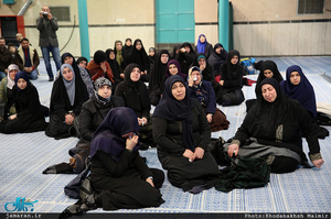 بازدید جمعی از شیعیان کشور هلند و آلمان از بیت امام خمینی در جماران