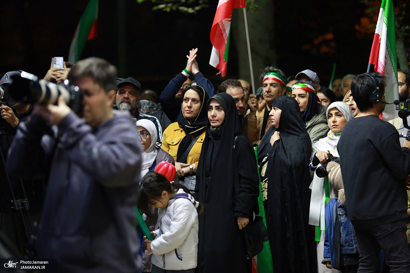 اجتماع پرشور مردم و هنرمندان در باغ فردوس