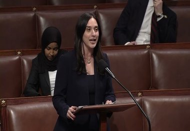 این دلقک (هگست) مرتکب جنایت جنگی شده است