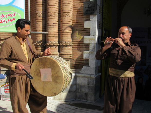 کردستانی ها با نوای موسیقی محلی به استقبال نوروز رفتند