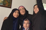 تصویری از خواهران منصوریان در کنار دختران شهید مدافع حرم