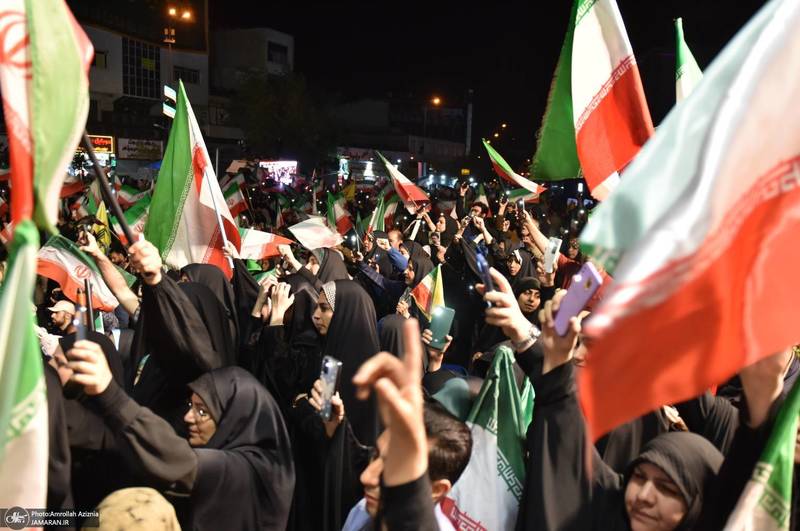 پنجاه و هشتمین اجتماع پر شور مردم در میدان انقلاب