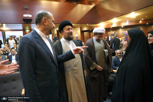 تجدید میثاق وزیر ، معاونان ومسئولان وزارت خارجه با آرمان های حضرت امام (س)