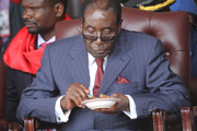 حزب موگابه هم می‌خواهد او کنار برود