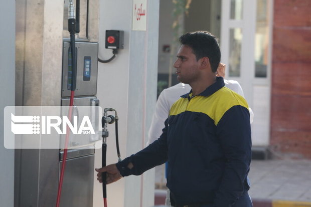 نازل‌های سوخت تهران پس از افزایش بهای بنزین بازرسی شد