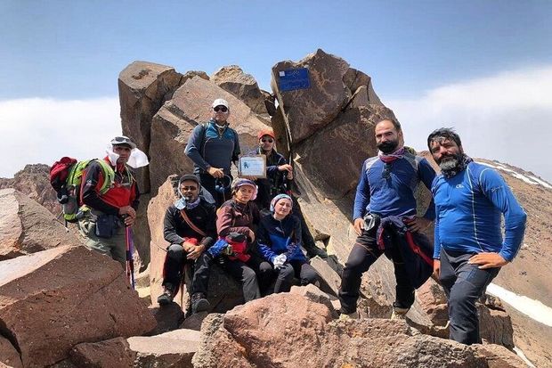 صعود کوهنوردان شاهین‌دژی به قله سبلان
