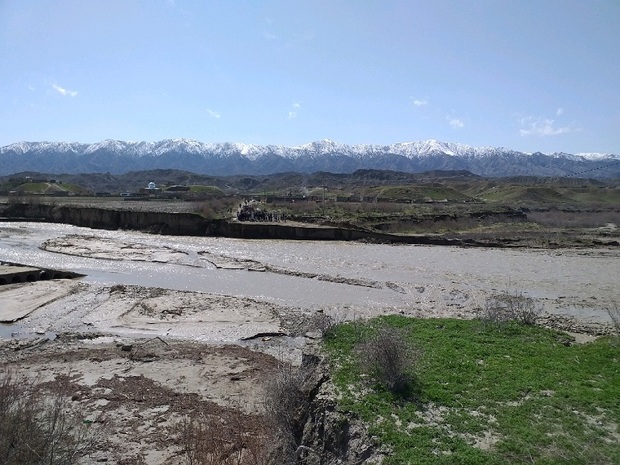 خسارت سیل به علت نبود پل در راههای روستایی تشدید شده است