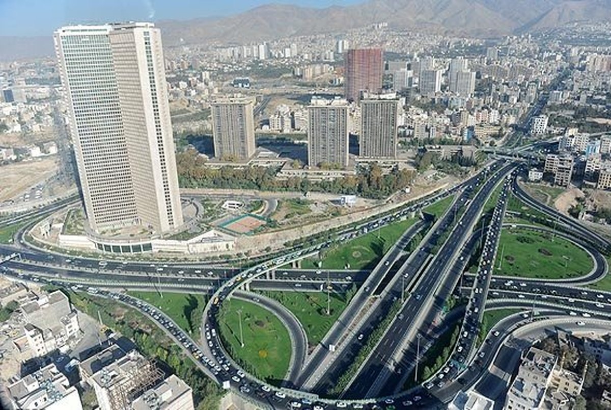 افرادی هستند که در تهران به طور خاص برج می سازند