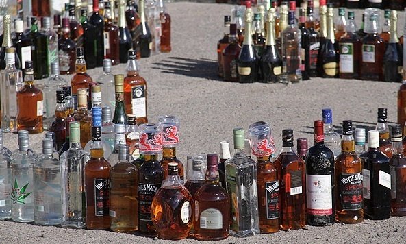 بیش از ۸ هزار بطری انواع مشروبات الکلی در سردشت کشف و امحا شد