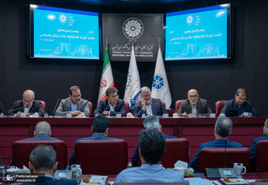 نمایندگان بخش خصوصی: تعرفه‌های برق سه برابر نرخ رسمی، تاب‌آوری صنعت را فرسوده کرده/ معاون وزیر صمت: ظاهرا  تعرفه برق ۹۸۰ تومان است اما صنعت حداقل سه برابر این رقم را می‌پردازد/ تاب‌آوری بنگاه‌ها زیر فشار قرار دارد/ برآورد اولیه خسارت جنگ 32 همت است