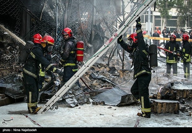 مهار آتش‌سوزی بازار زرگرهای کرمانشاه پس از ۴ ساعت