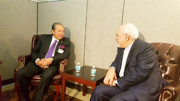 وزیران خارجه ایران و مالزی دیدار و گفتگو کردند