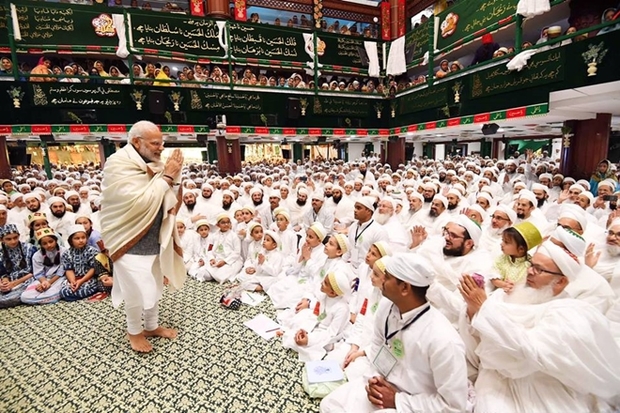 عکس/ حضور نخست وزیر هند در مراسم عزاداری امام حسین (ع)