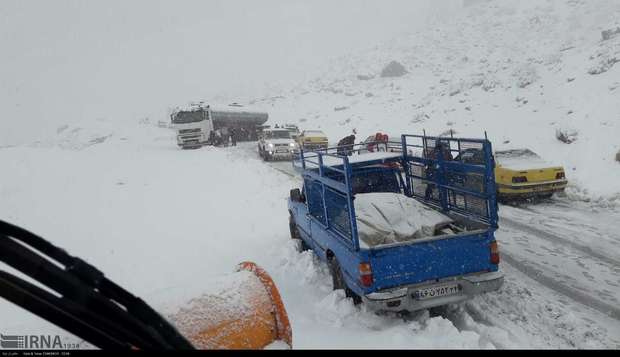 240 مسافر گرفتار در برف در پایگاه امداد و نجات تاراز اسکان یافتند