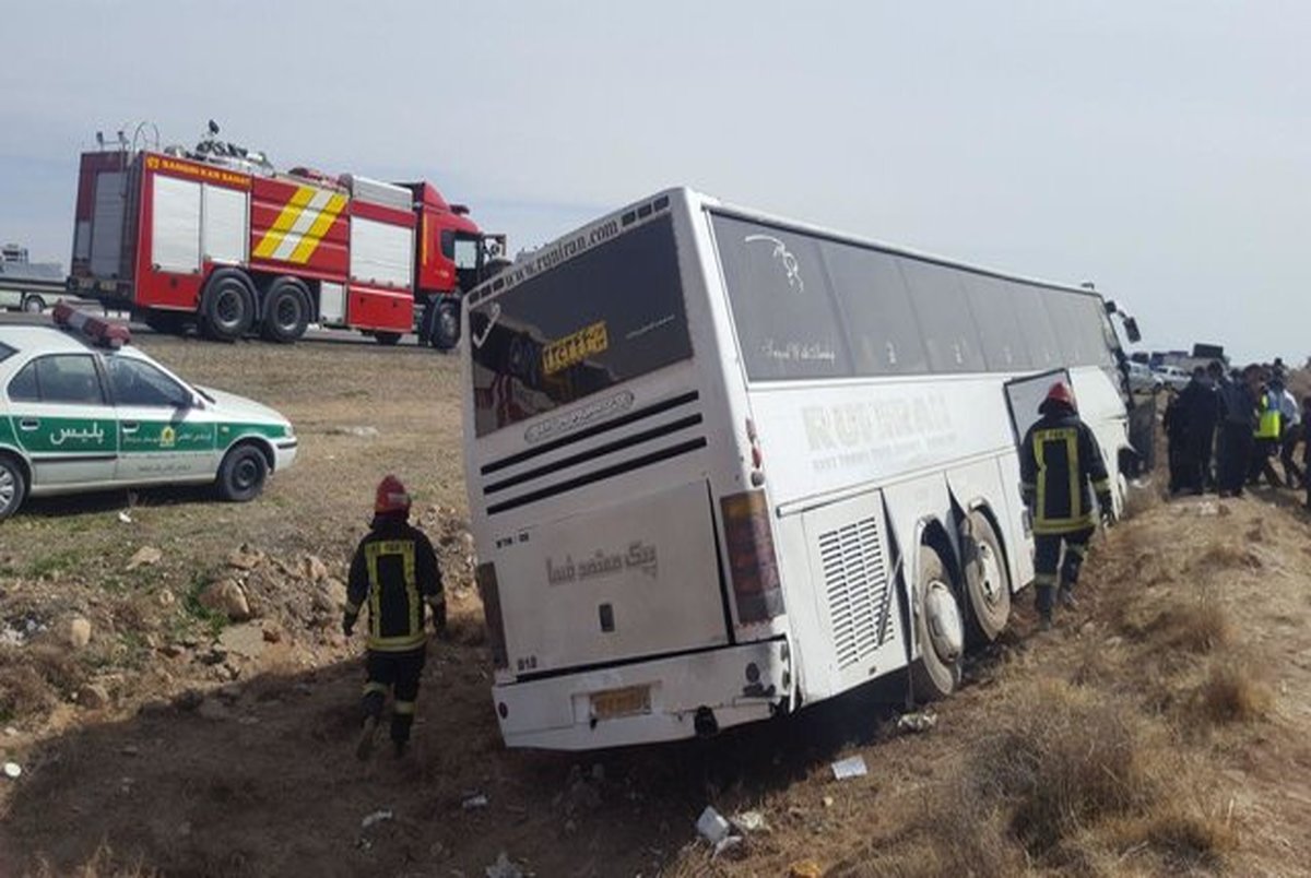 3 کشته و 10 مصدوم در حادثه واژگونی اتوبوس