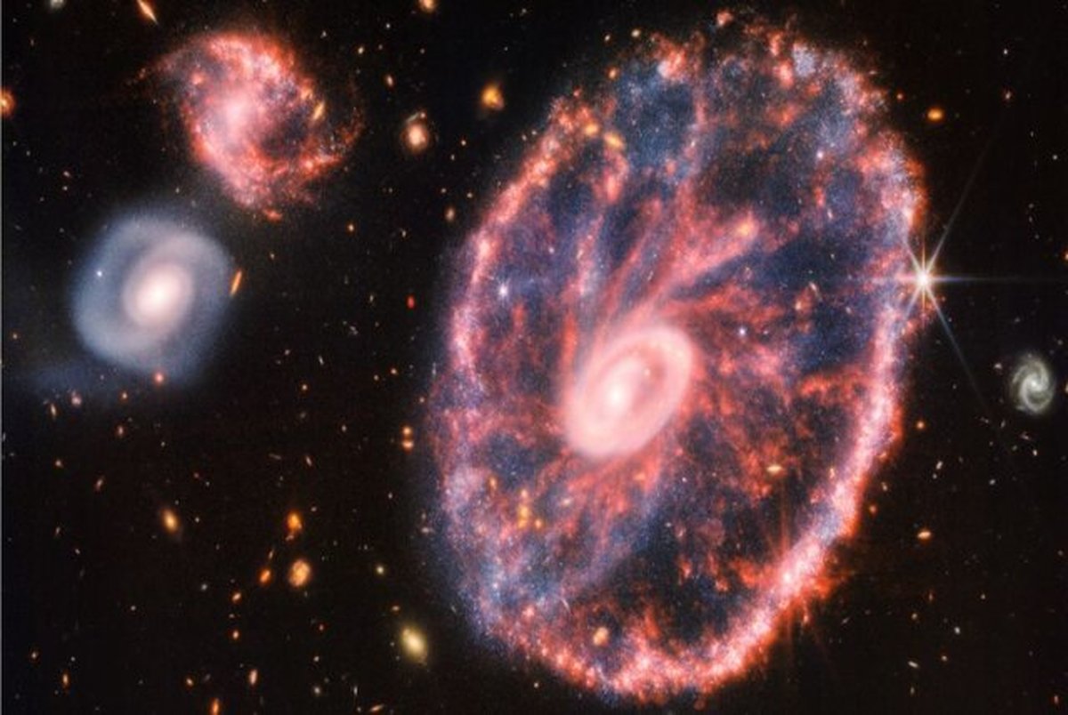 تصویر خیره‌کننده از کهکشان "چرخ‌ گاری"

