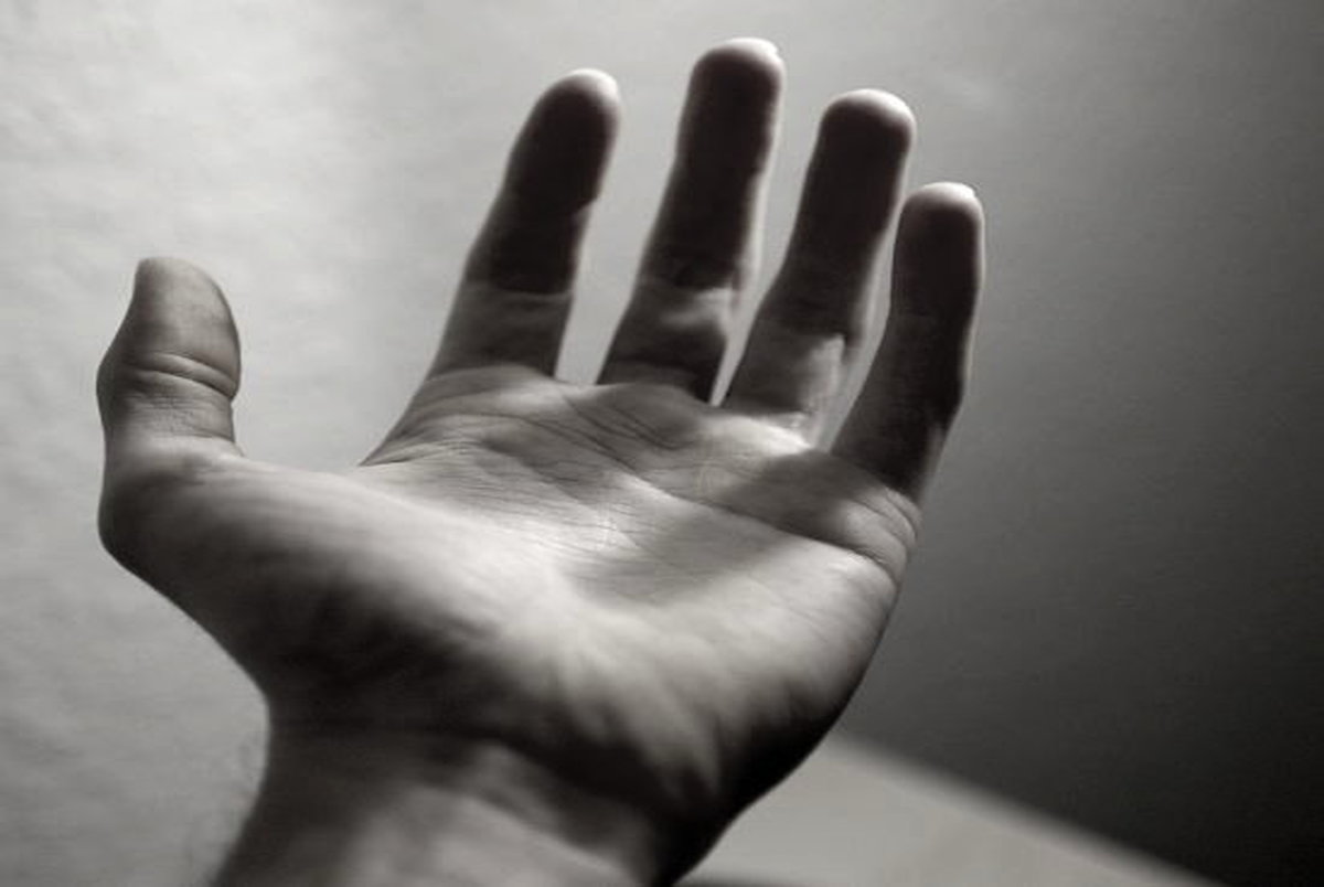 دلیل خواب رفتن انگشتان دستتان چیست؟
