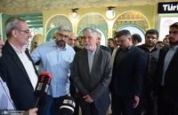 بازدید وزیر فرهنگ و ارشاد اسلامی از غرفه بین‌الملل مؤسسه تنظیم و نشر آثار امام خمینی (س) (8)